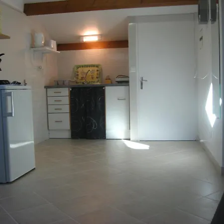 T 2 Avec Velux Sous Les Combes De 34 M2 Apartment
