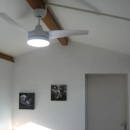 T 2 Avec Velux Sous Les Combes De 34 M2 Apartment La Londe-les-Maures