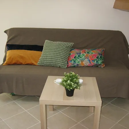 Apartment T 2 Avec Velux Sous Les Combes De 34 M2 *