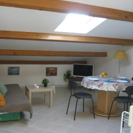 아파트 T 2 Avec Velux Sous Les Combes De 34 M2 *