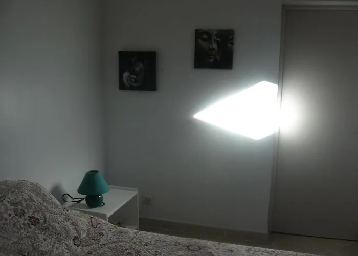 Apartament T 2 Avec Velux Sous Les Combes De 34 M2 La Londe-les-Maures