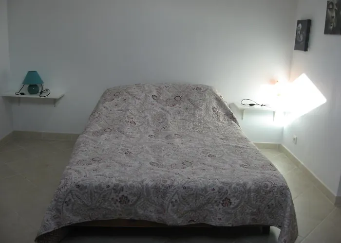 Apartament T 2 Avec Velux Sous Les Combes De 34 M2 *